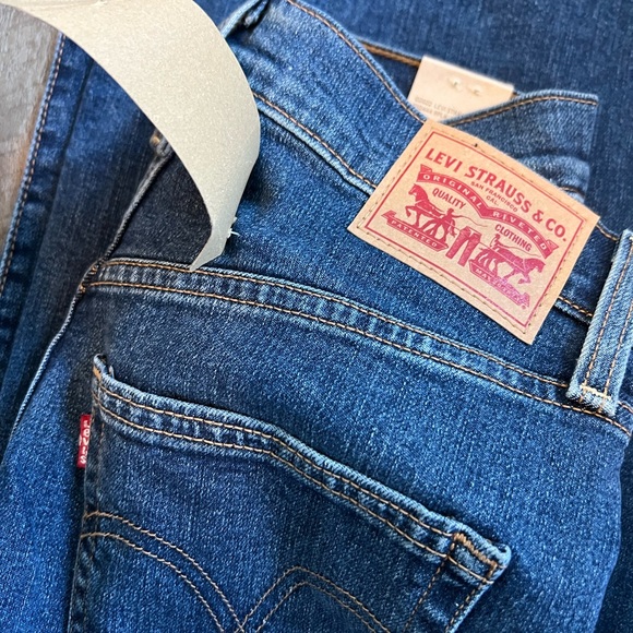 Levi's® Women's Ultra-High Rise Ribcage Flare Jeans - A NY Moment 28x32 - Picture 5 of 6